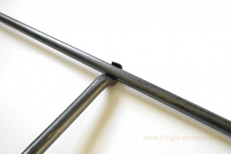 Fixation centrale sur tringle à rideaux en fer forgé - test.tringle-a-rideaux.com