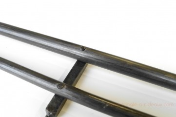 Fixation centrale sur tringle à rideaux en fer forgé - test.tringle-a-rideaux.com