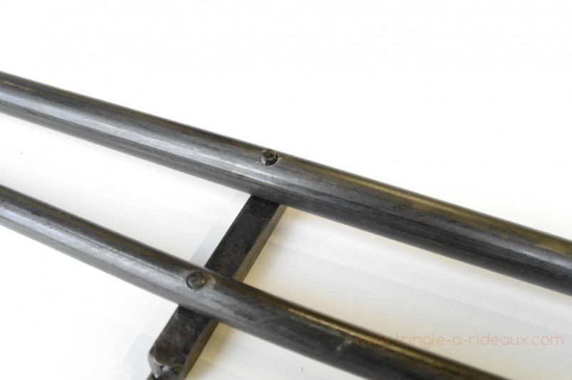 Fixation centrale sur tringle à rideaux en fer forgé - test.tringle-a-rideaux.com